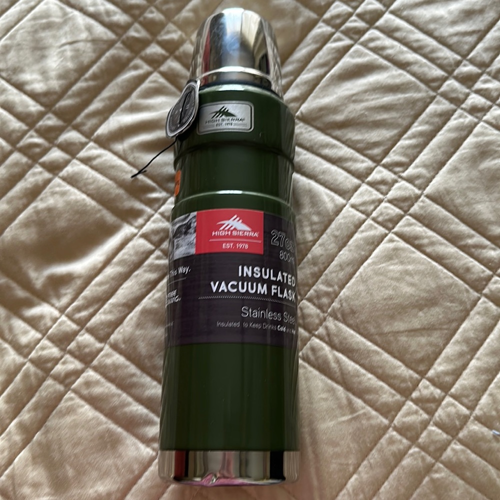 NWT!! High Sierra  27oz insulated vaccuum flask stainless steel moss green